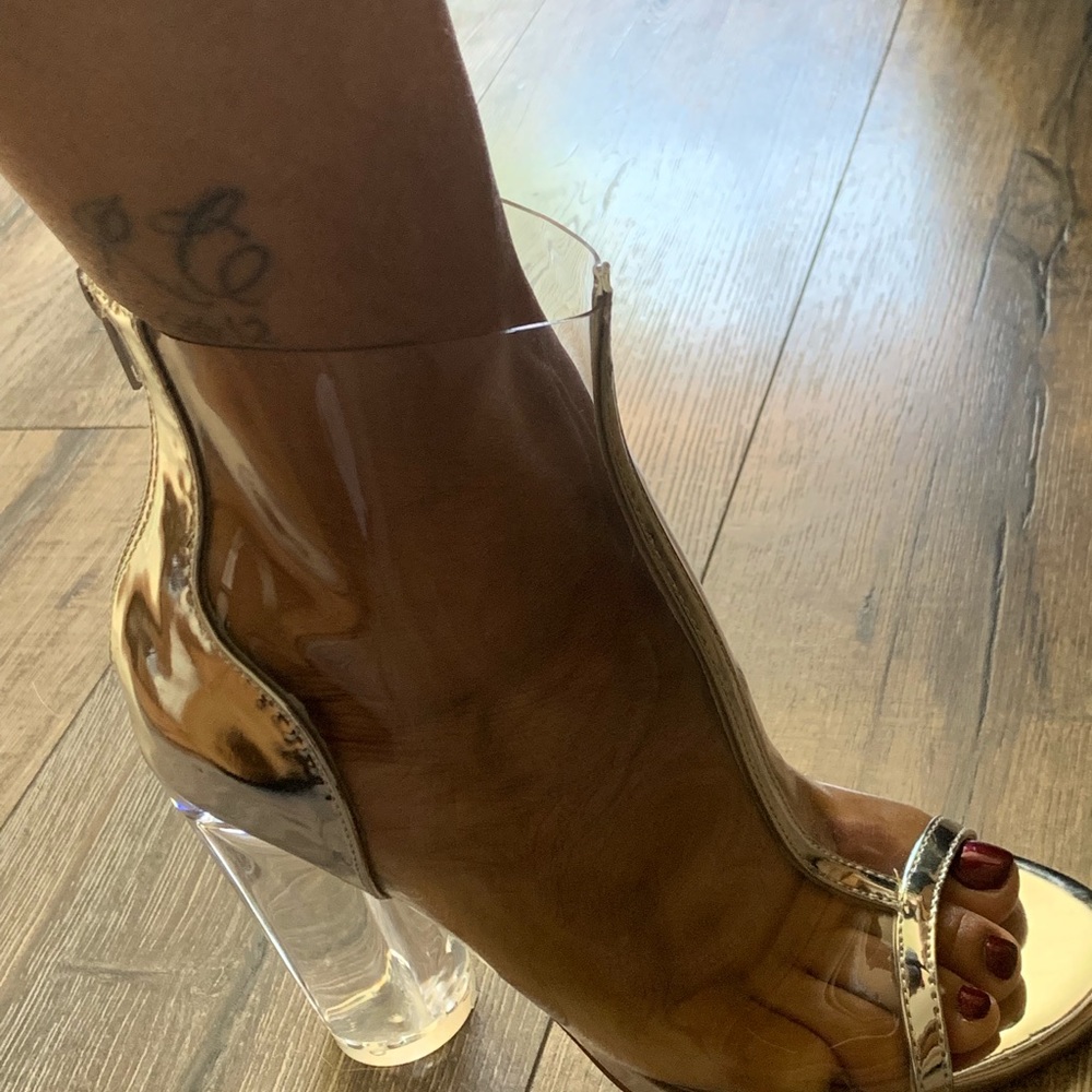 Shoes - Picture 4 of 6
